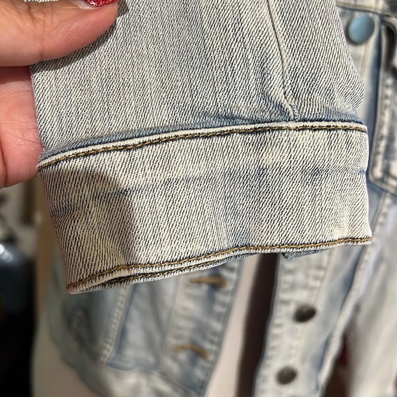 Kut from the Kloth Womens XS Helena Light Wash Denim jacket - Picture 3 of 11
